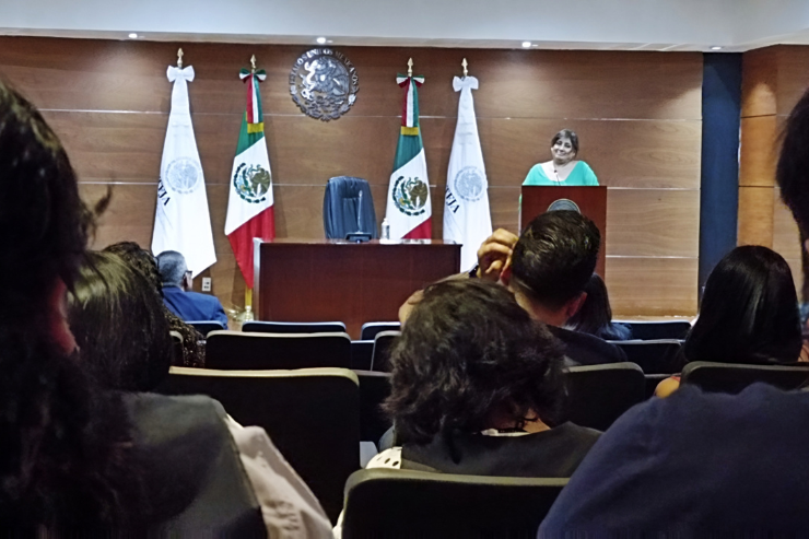 Conferencia sobre estabilidad emocional, en el marco del 8M